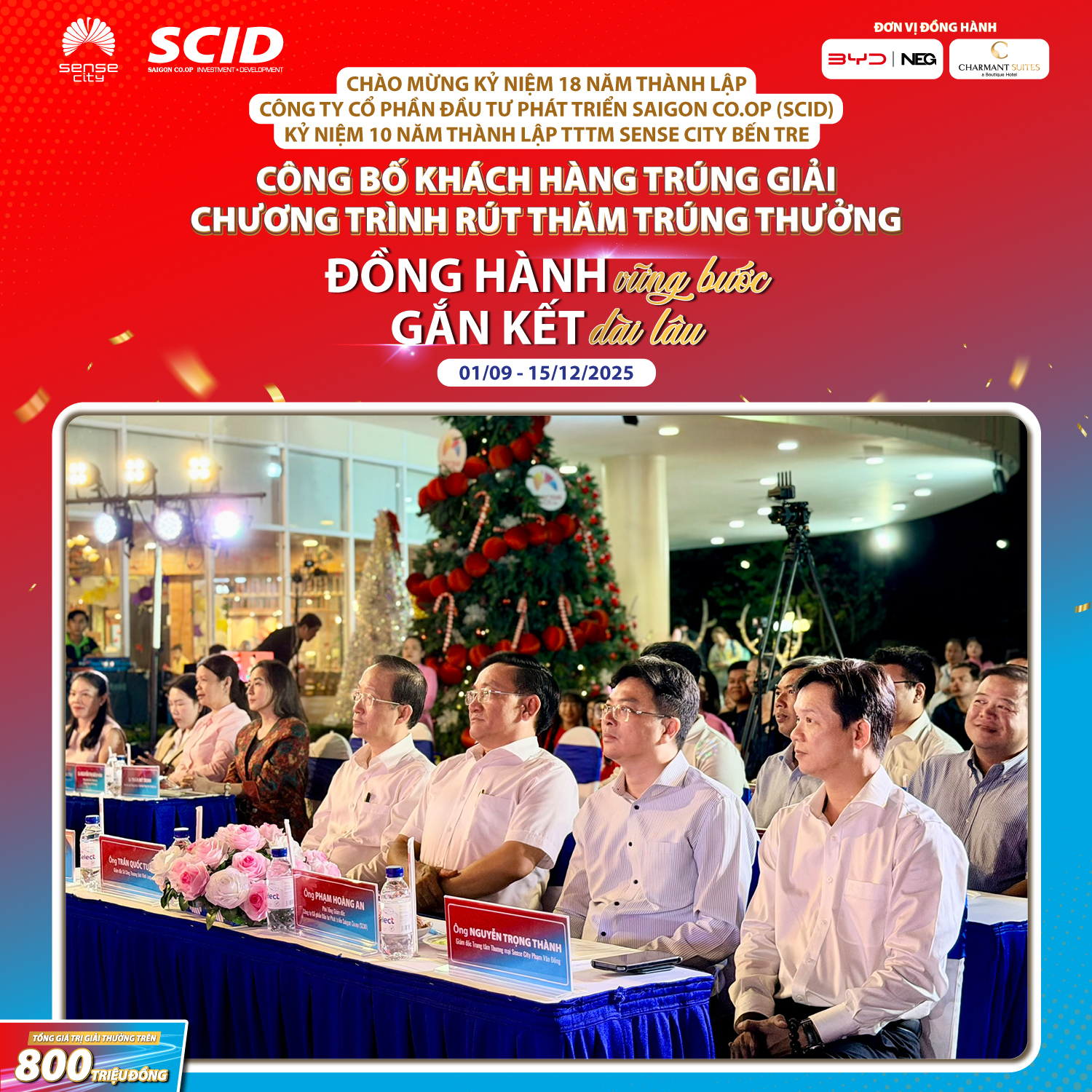 Lãnh đạo tỉnh Vĩnh Long (bìa trái) tham dự chương trình